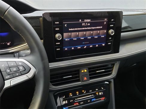 New 2026 Volkswagen Taos SE image 11