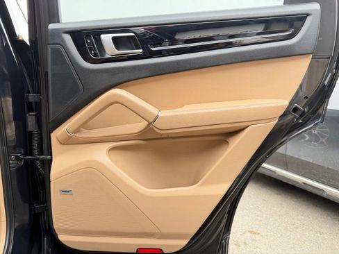Used 2019 Porsche Cayenne image 24