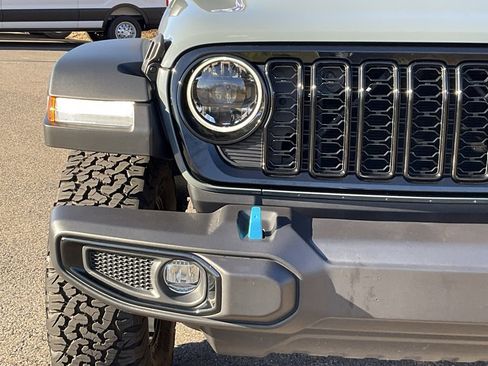 Used 2024 Jeep Wrangler Unlimited image 2