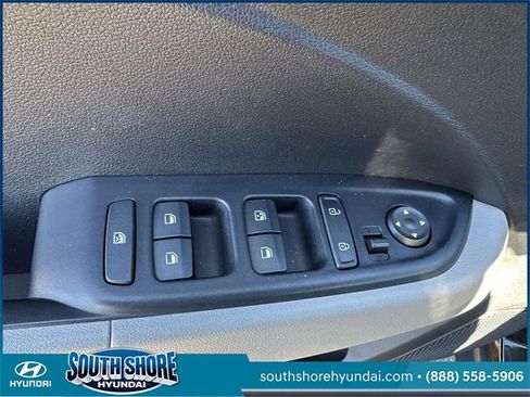 Certified 2021 Hyundai Venue SEL w/ Premium Package image 16