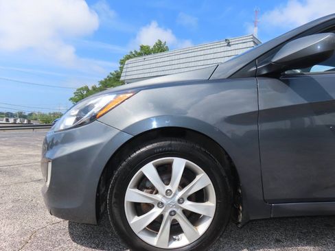 Used 2013 Hyundai Accent GLS w/ Premium Pkg FWD image 31