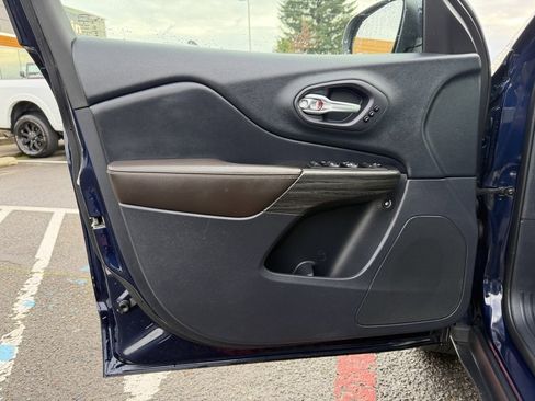 Used 2015 Jeep Cherokee Limited w/ Luxury Group image 12