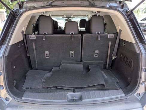 Used 2022 Nissan Pathfinder SV AWD/4WD image 32