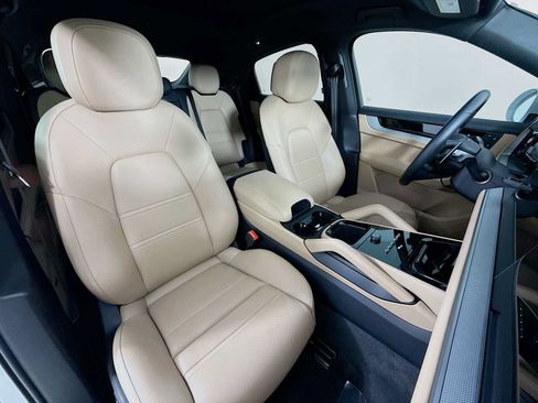 Certified 2026 Porsche Cayenne Coupe AWD/4WD image 28