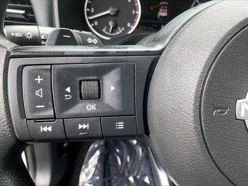 Used 2023 Nissan Rogue S AWD/4WD image 23