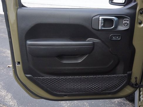 Used 2025 Jeep Wrangler Unlimited Rubicon image 26