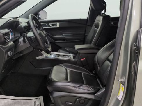 Used 2020 Ford Explorer XLT w/ Equipment Group 202A AWD/4WD image 21