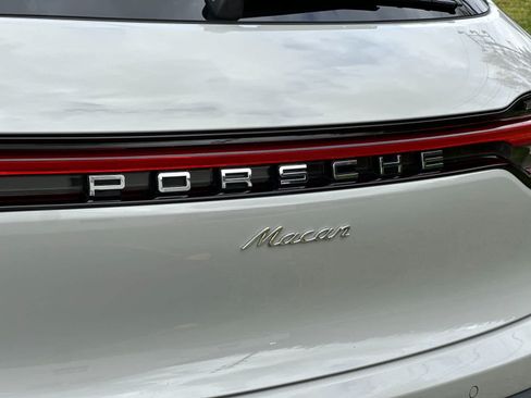 Certified 2025 Porsche Macan AWD/4WD image 31