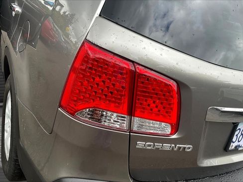 Used 2011 Kia Sorento 2WD w/ Convenience Pkg image 21