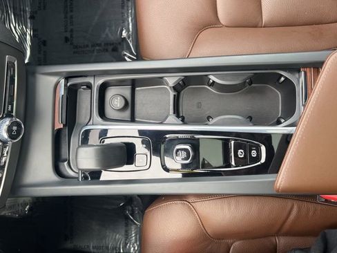 Certified 2024 Volvo XC60 T8 Plus w/ Protection Package Premier image 37