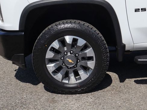 Used 2021 Chevrolet Silverado 2500 Custom w/ Custom Value Package AWD/4WD image 41