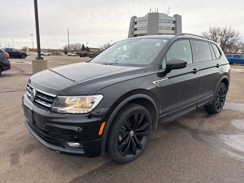 Used 2020 Volkswagen Tiguan SE R-Line image 2
