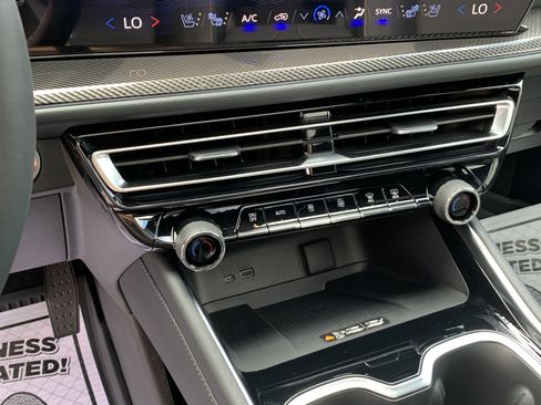 New 2026 Chevrolet Traverse High Country w/ LPO, Floor Liner Package image 16