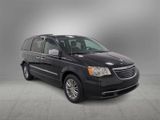 Used 2016 Chrysler Town & Country Touring-L image 2