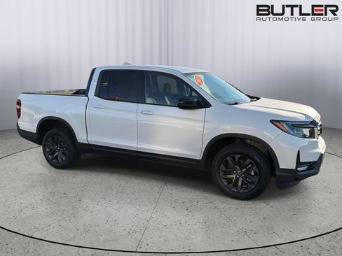 Used 2023 Honda Ridgeline Sport image 9