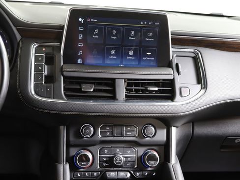 Used 2023 Chevrolet Suburban Premier image 16