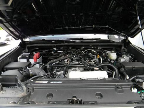 Used 2025 Toyota 4Runner SR5 AWD/4WD image 7