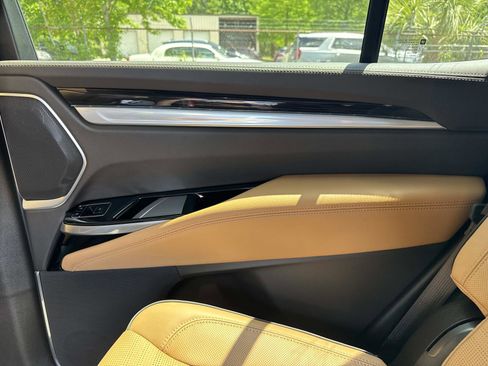 New 2026 Cadillac Escalade Luxury AWD/4WD image 13