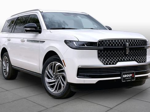 New 2026 Lincoln Navigator Reserve AWD/4WD image 2