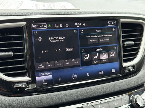 Used 2024 Chrysler Pacifica Touring-L FWD image 10