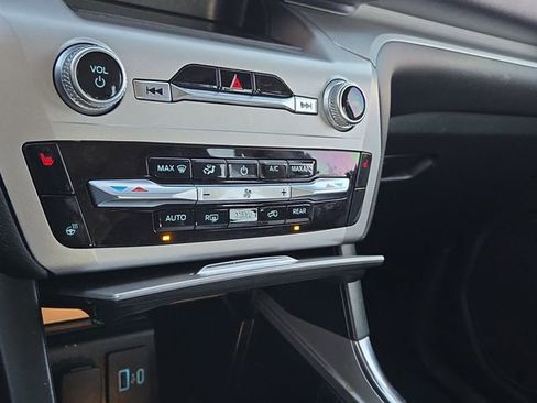 Used 2022 Ford Explorer XLT w/ Equipment Group 202A image 14