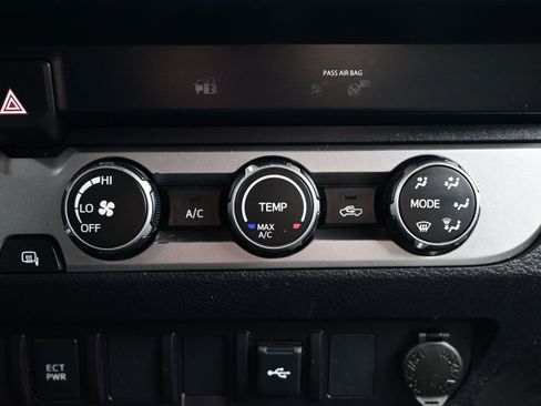 Used 2023 Toyota Tacoma SR w/ SR Convenience Package image 18