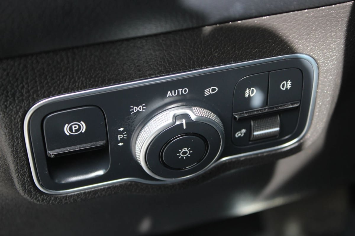 Used 2021 Mercedes-Benz GLB 250 4MATIC image 11
