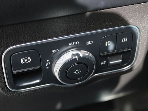 Used 2021 Mercedes-Benz GLB 250 4MATIC image 11