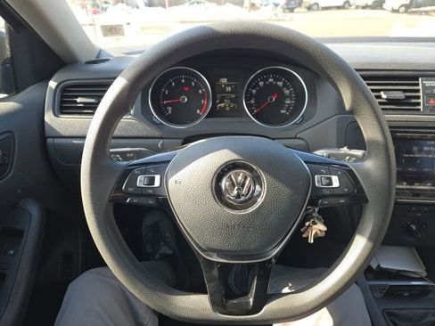 Used 2016 Volkswagen Jetta S image 3