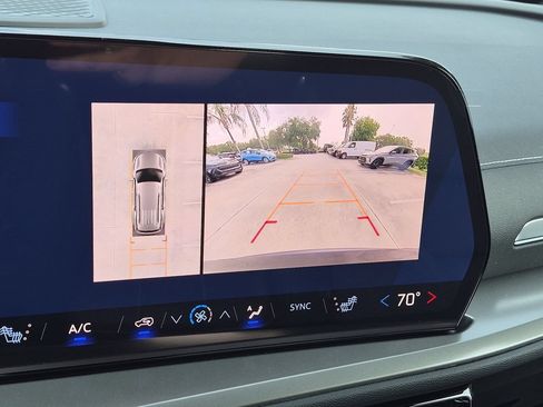 Used 2026 Chevrolet Traverse LT w/ Enhanced Driving Package FWD image 15