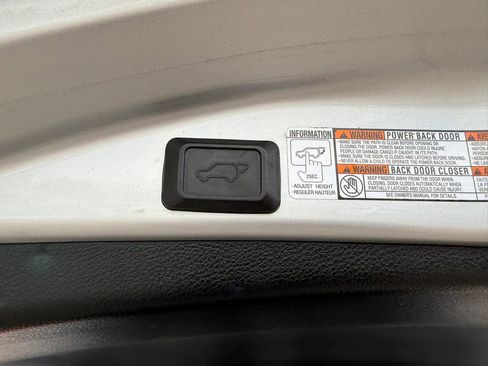 Used 2015 Toyota RAV4 Limited AWD/4WD image 15