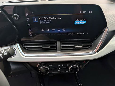 Used 2025 Chevrolet Trax LT FWD image 21