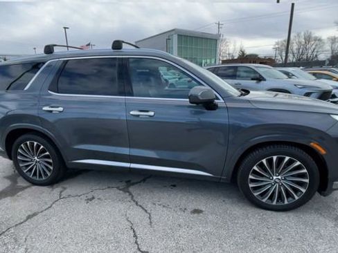 Used 2023 Hyundai Palisade Calligraphy image 3