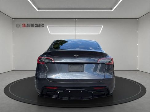 Used 2024 Tesla Model Y Long Range AWD/4WD image 4