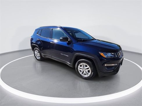 Used 2018 Jeep Compass Sport image 2