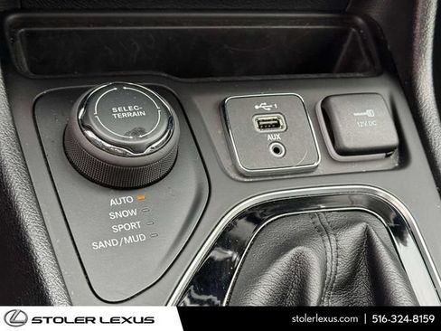Used 2021 Jeep Cherokee Limited w/ Mopar Interior Package AWD/4WD image 34