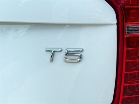 Used 2022 Volvo XC90 T5 Momentum w/ Advanced Package image 11