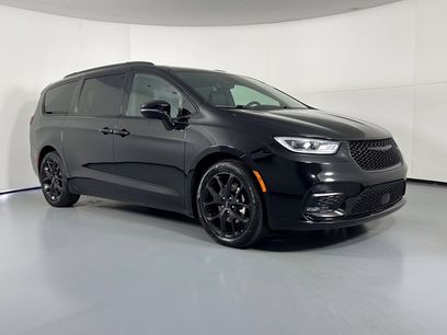 Used 2025 Chrysler Pacifica Limited