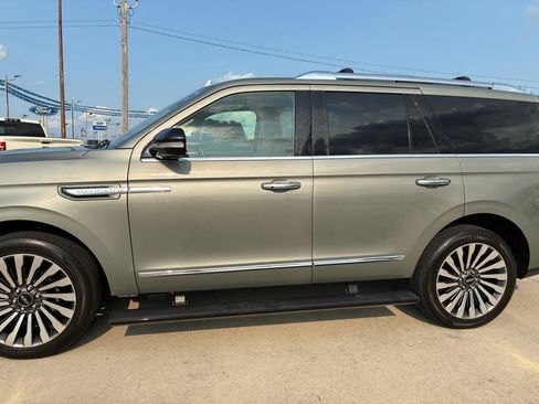 Used 2019 Lincoln Navigator Reserve w/ Cargo Package AWD/4WD image 8
