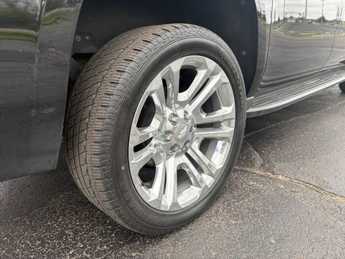 Used 2019 Chevrolet Suburban LT AWD/4WD image 5