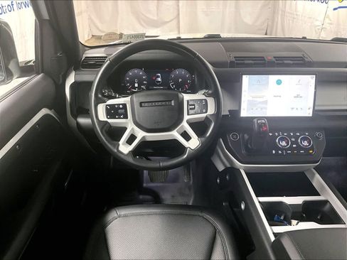 Used 2025 Land Rover Defender 110 S image 17