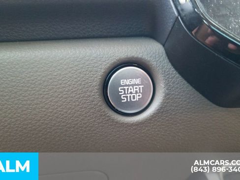 Used 2025 Kia Carnival FWD image 29