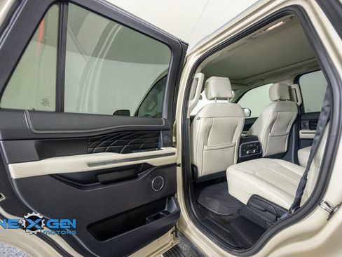 Used 2018 Ford Expedition Platinum AWD/4WD image 31