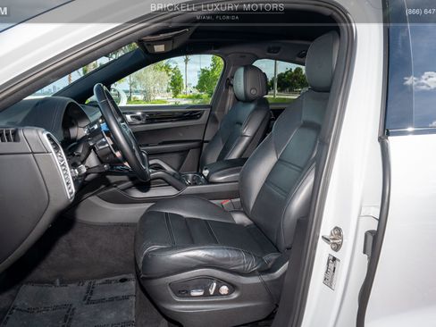 Used 2020 Porsche Cayenne image 6