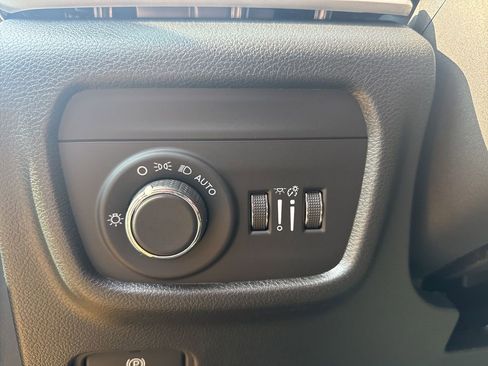 New 2025 Jeep Grand Cherokee L Laredo image 23