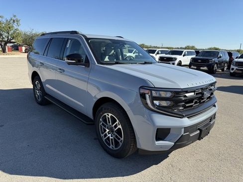 New 2025 Ford Expedition Active image 1