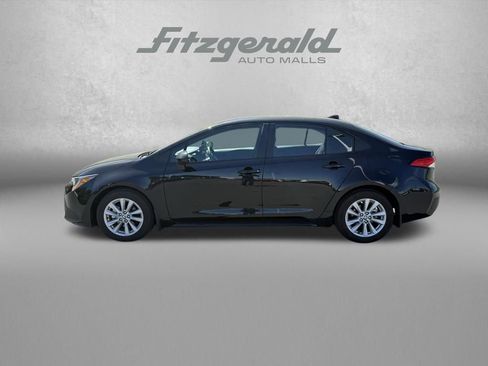 Used 2025 Toyota Corolla LE w/ LE Premium Package FWD image 4