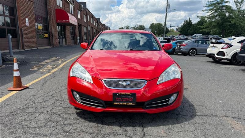 Used 2010 Hyundai Genesis 3.8 RWD image 2