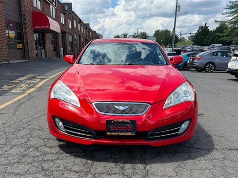 Used 2010 Hyundai Genesis 3.8 RWD image 2