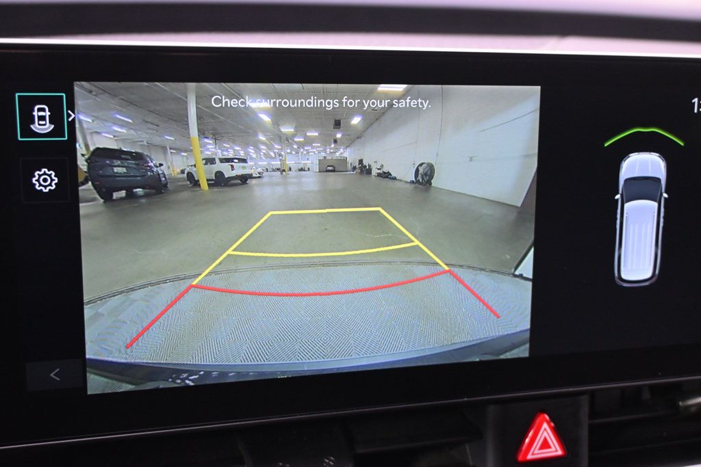 Used 2025 Kia Carnival FWD image 31